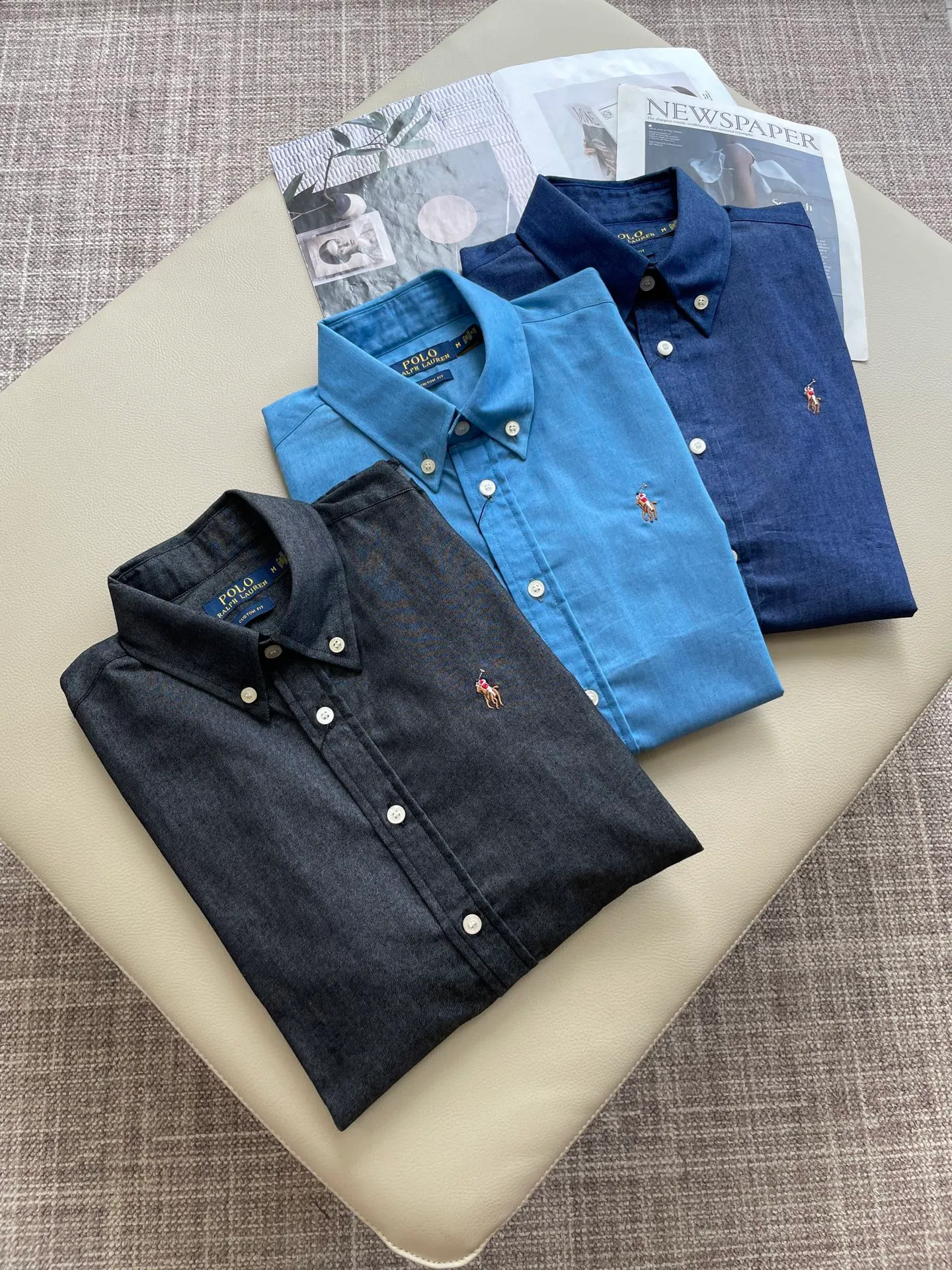P220 🌸🌸 POLO Ralph Lauren [High Quality] Classic shirt! Classic casual shirt made of pure cotton fabric with unique design, simple, clean and classic version design. It is a versatile style that can be switched at will. The fabric feels soft and delicate, highly moisture-absorbent and breathable. It is close to the skin and comfortable to wear. It can be worn alone or as an inner layer. Its versatile performance is beyond your imagination! The upper body of the ready-to-wear is simple and classic yet elegant! Size:M-XXL